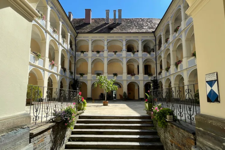 Arkadenhof im Schloss Piber